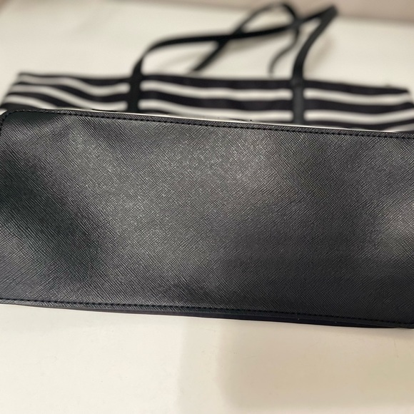 Kate Spade Purse - Picture 5 of 10